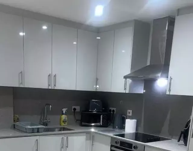 Modern Studio Near Heathrow, Tube and Hounslow High Street