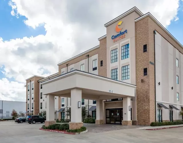 Comfort Suites Near Sam Houston Race Park