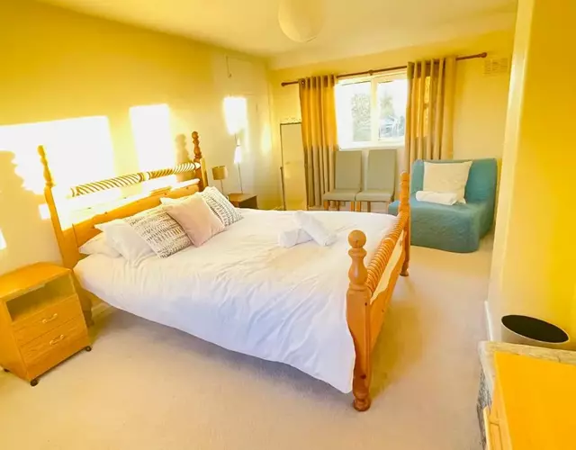 St Ives, King Bed Cosy home, parking, fast Wi Fi