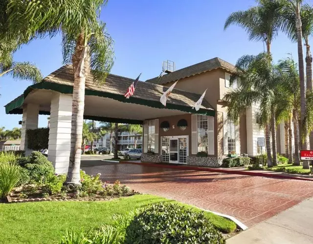 Ramada by Wyndham Costa Mesa/Newport Beach