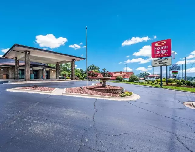 Econo Lodge Inn & Suites Huntsville University Area