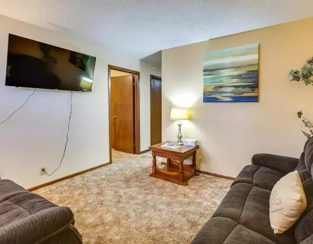 5 Mi to Hutchinson Attractions Cozy Apt