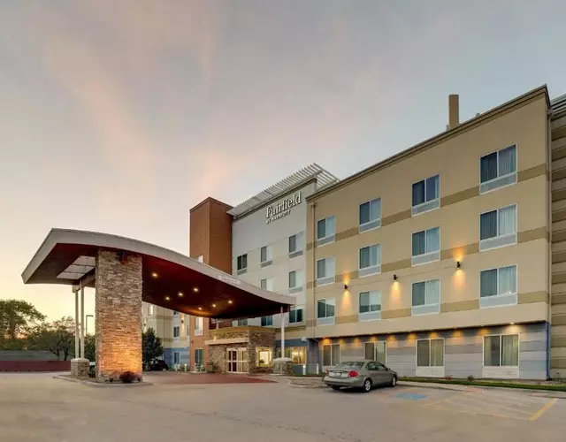 Fairfield Inn and Suites Hutchinson