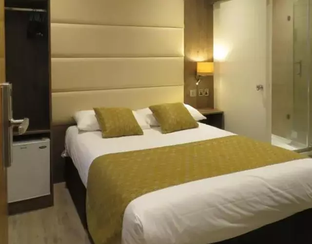 Glendale Hyde Park Hotel