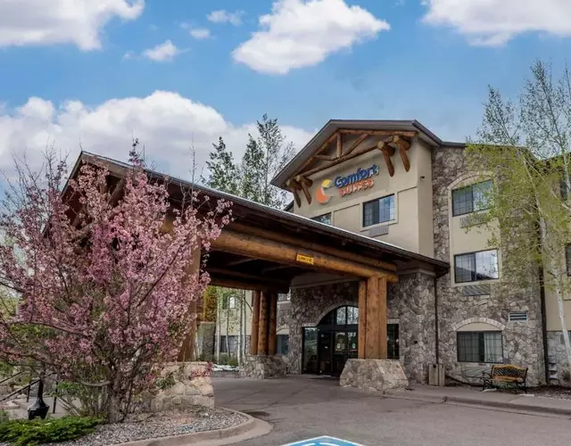 Comfort Suites Golden West on Evergreen Parkway