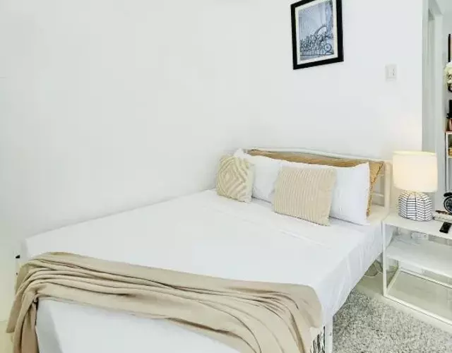 WV 21 Bright & Airy Studio