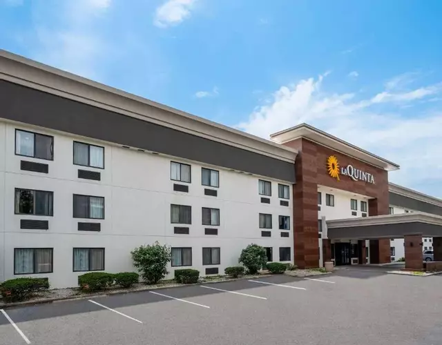 La Quinta Inn by Wyndham Indianapolis Airport Executive Dr