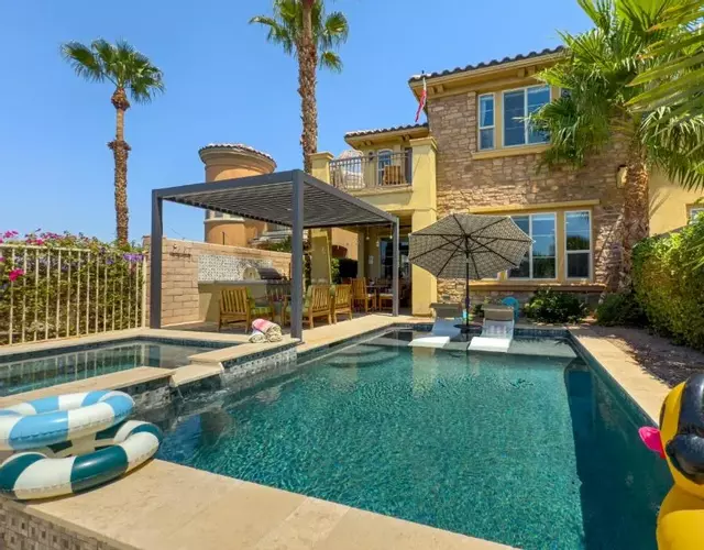 Terra Lago Villa Lake, Mountain and Desert view, Coachella Getaway