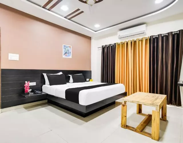 Super Collection O Indore Near Omax City 1