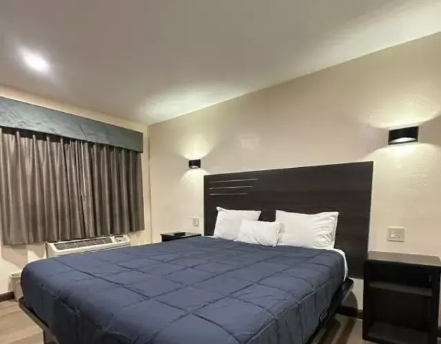 Del Aire Inn