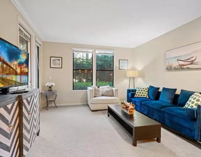 2 Bedrooms/2 Bathrooms Private Apartment with kitchen/pool