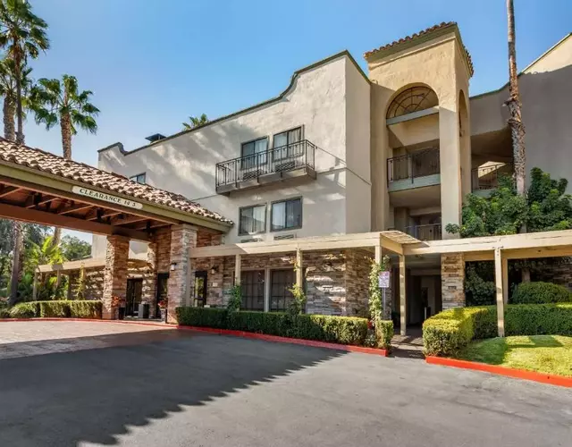 Comfort Inn & Suites Orange County John Wayne Airport