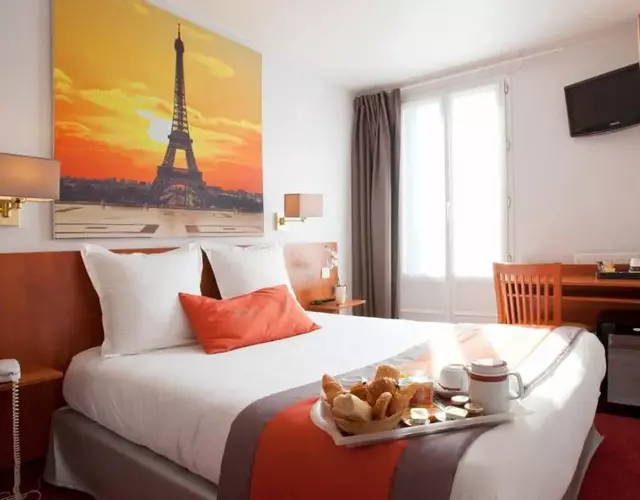 Alyss Saphir Cambronne Eiffel