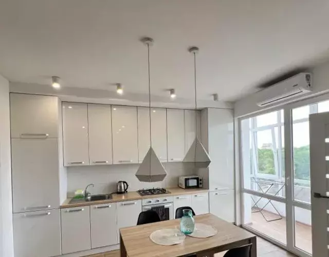 White Apartment Melnyka10