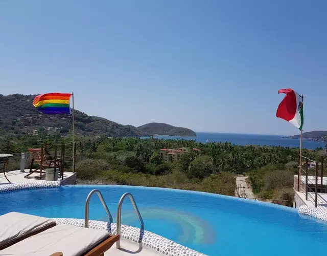 Casa Arcoiris Zihuatanejo B&B
