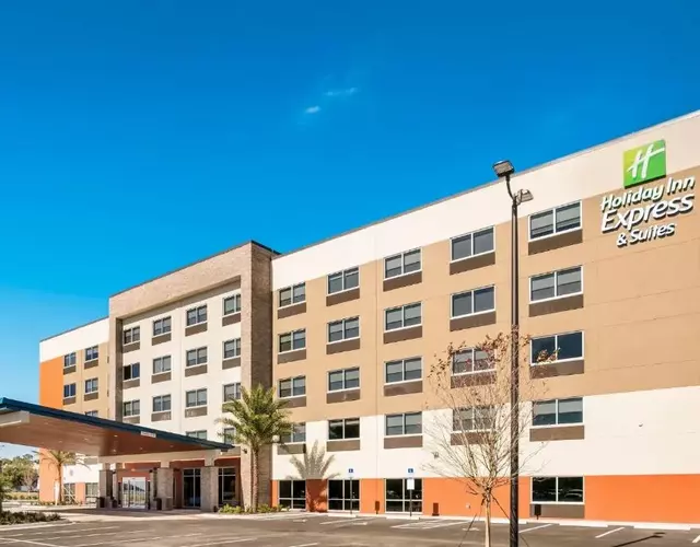 Holiday Inn Express & Suites Jacksonville - Town Center by IHG