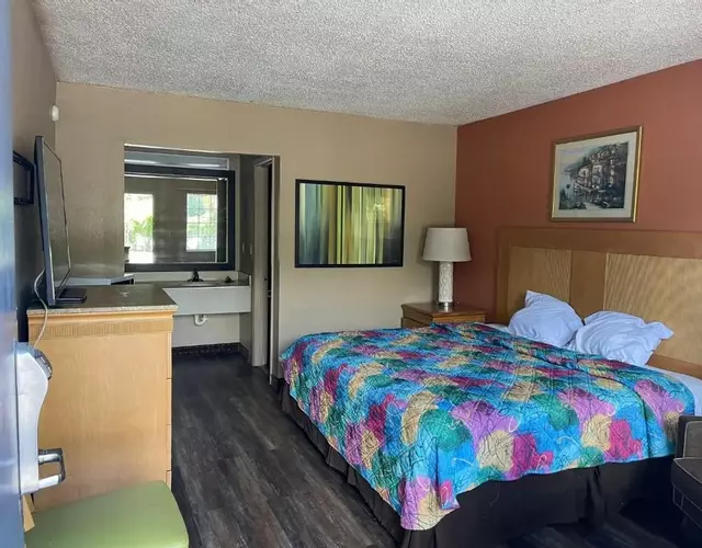 JAX INN