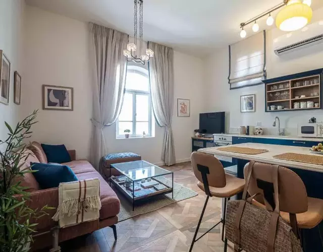 VELLER Shemaiah Apt #4