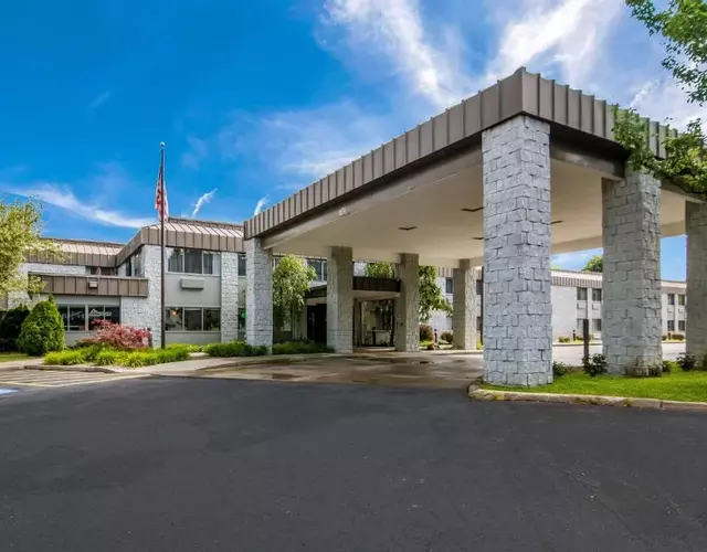 Clarion Pointe Jamestown - Falconer