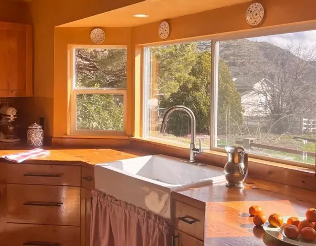 Sunshine House - Nestled In Page Springs