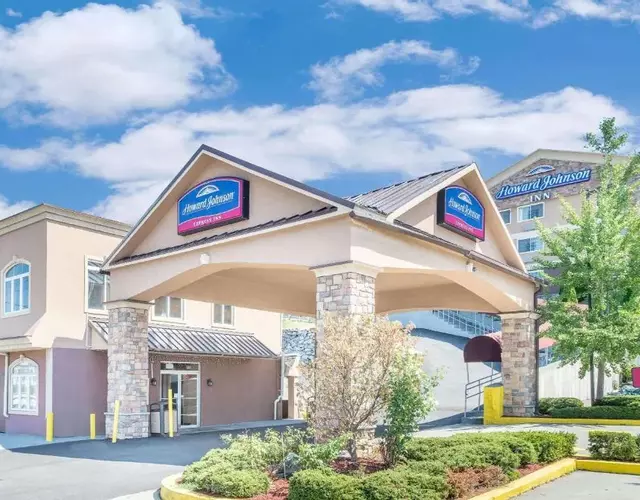 Howard Johnson by Wyndham North Bergen