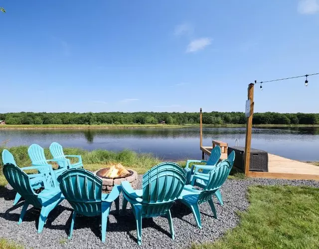 POCONOS BRAND NEW LAKEFRONT Oasis 1 ACRE, HOTTUB GAMEROOM FIREPITS TALK ABOUT PRIVACY
