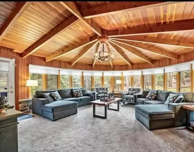 The HYLANDS - Stunning Unique Mountain Home - Spa