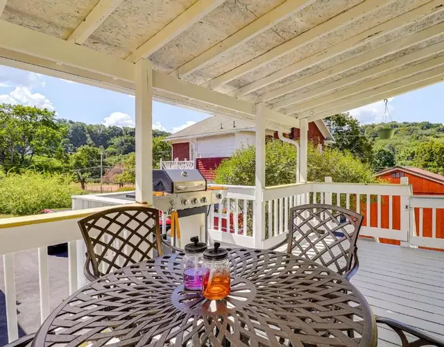 3 Mi to Dtwn and Flood Museum Cozy Q Cottage