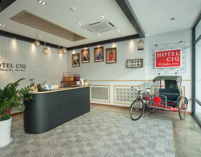 HOTEL CIQ, JALAN TRUS