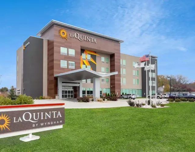 La Quinta Inn & Suites by Wyndham Shorewood
