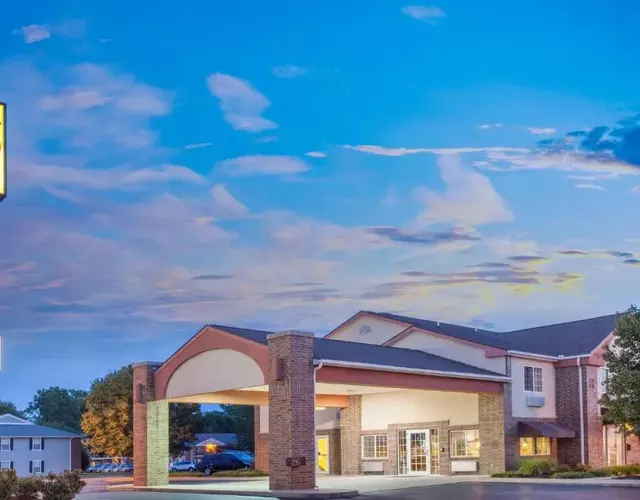 Super 8 by Wyndham Carthage