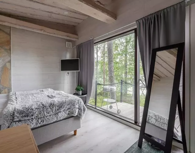 Private High Quality Suite by the Lakeside