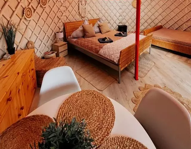 Całoroczne jurty mongolskie - "Domy Słońca"