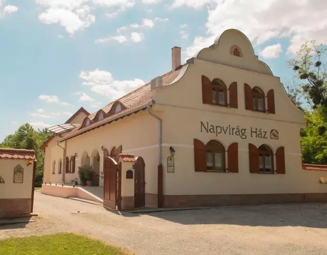 Napvirág-Ház