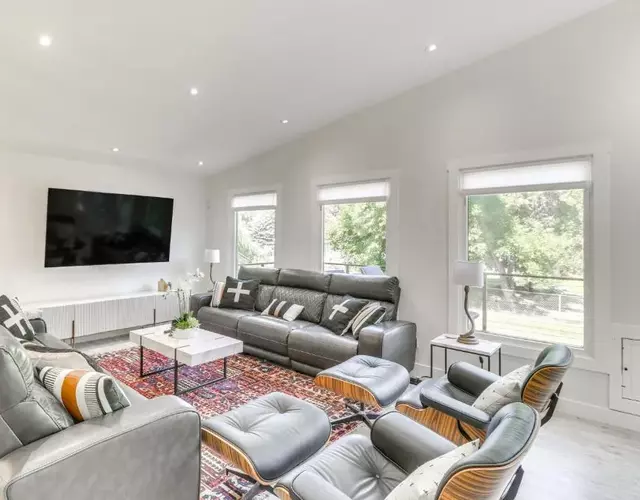 Kalispell Gem Deck, Yard and Fireplace