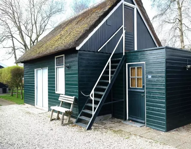 Cottage in Dwarsgracht near Giethoorn