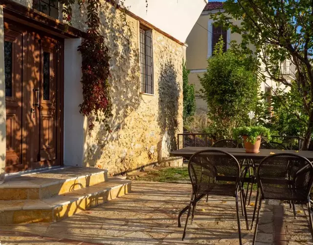 Beautiful house with garden and amazing lake view