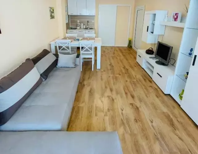 Елегантна стая за гости Стефи в центъра на Казанлък, Партер