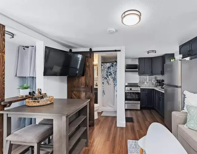 Cozy Tiny House on Main Street. Fully Renovated.