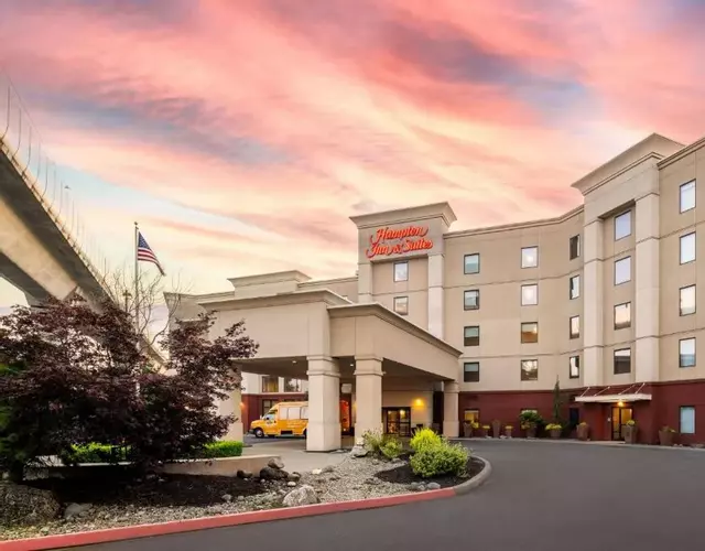 Hampton Inn and Suites Seattle - Airport / 28th Avenue