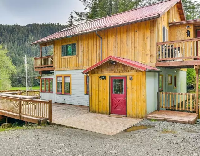 Rustic Ketchikan Escape Wildlife and Water Views