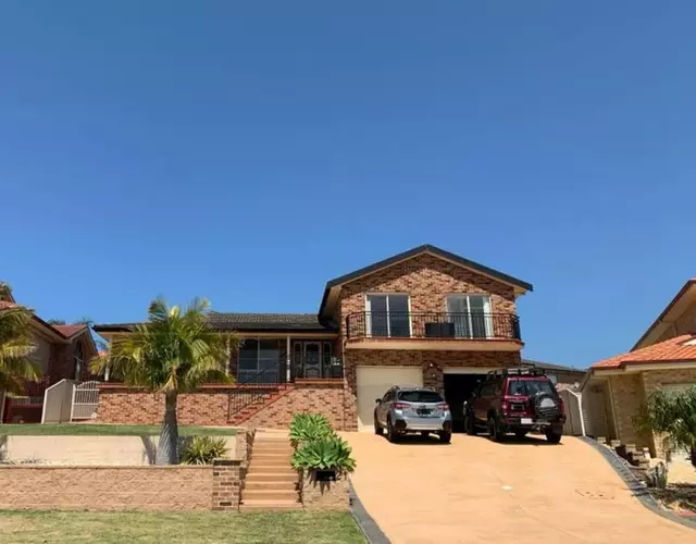 Shellharbour. Ocean, lake and mountain view