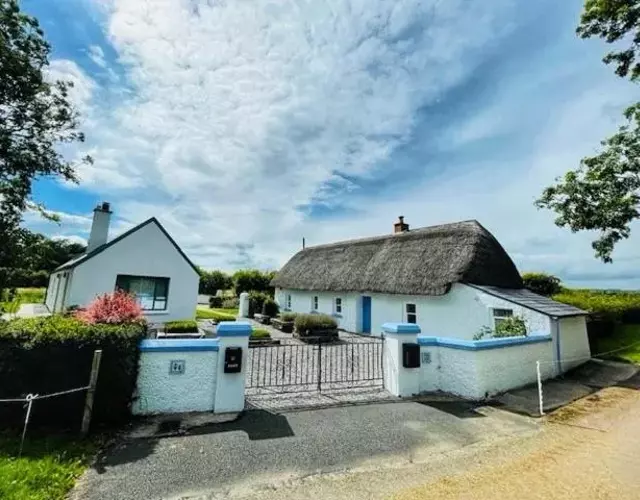 Historic Thatched Cottage Getaway in Kilkenny