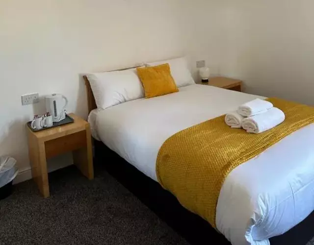 Continental Hotel with access to shared kitchen