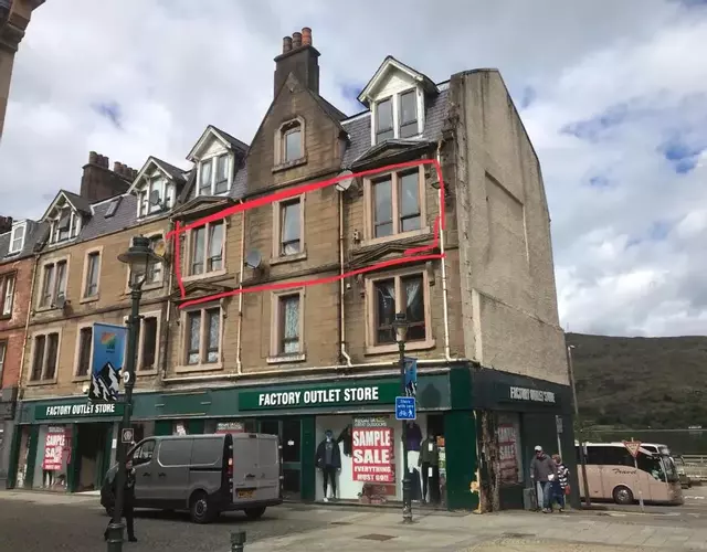 Prime location rooms in high street