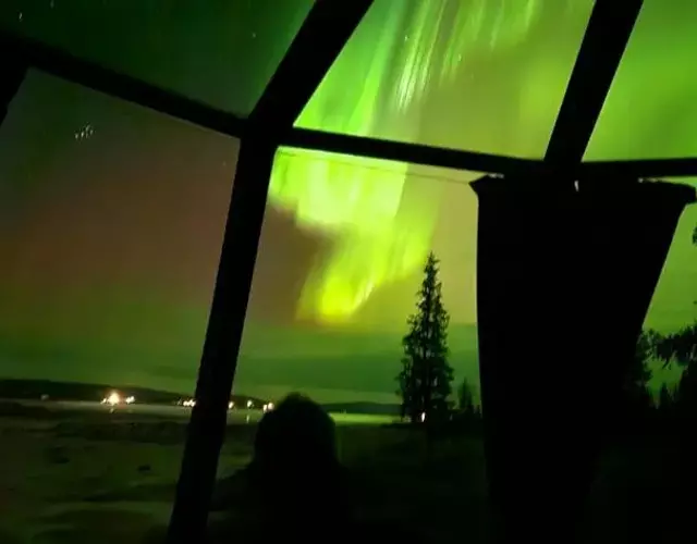 Aurora River Camp Glass igloos & cabins