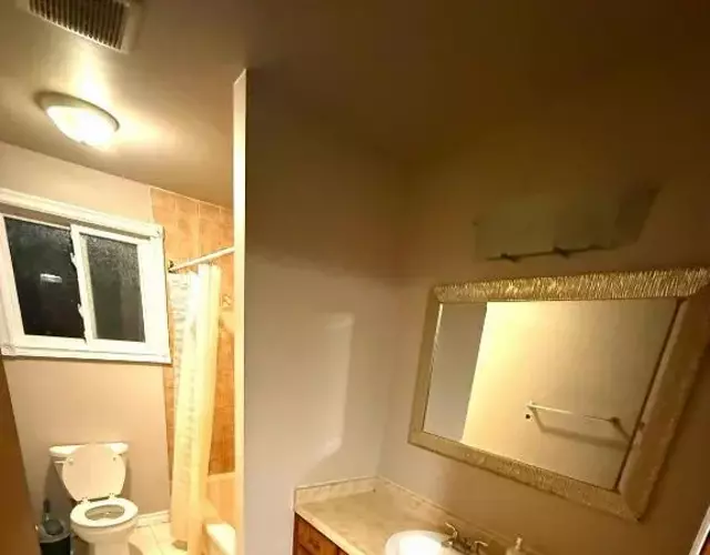 Homestay Near Victoria Park- FREE WIFI & PARKING-TOP LOCATION