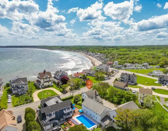 The Lighthouse Inn & Suites