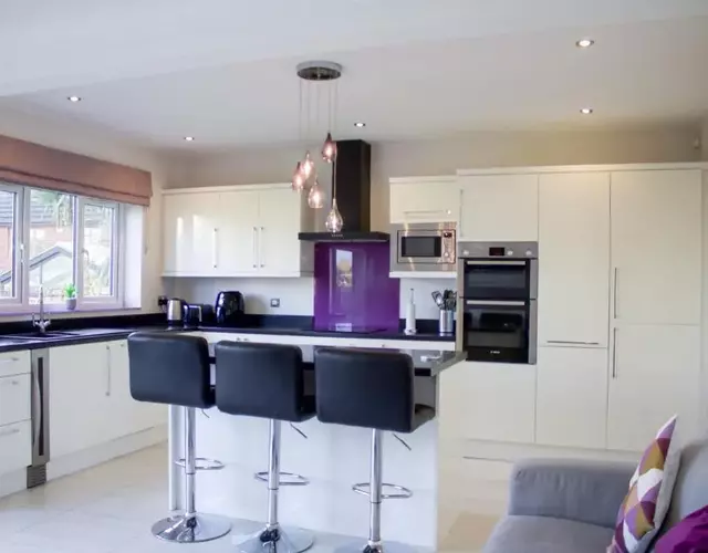 Large Family Home with Free Parking