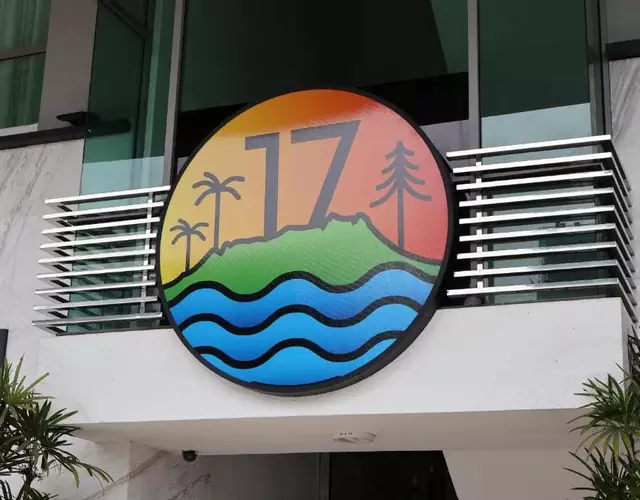 Hotel 17